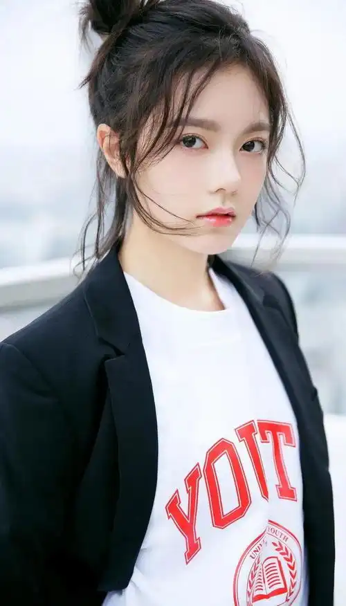 杨超越表情包高清壁纸暮