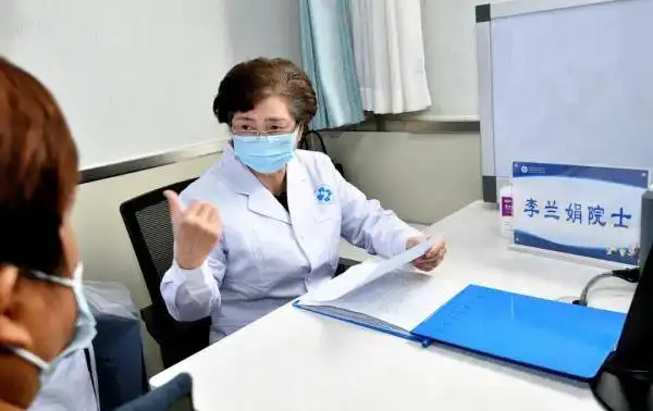  李兰娟院士来郑谈秋冬疫情防控外防输入是重中之重