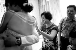  10张女儿出嫁时候父母的表情图,越看越心疼