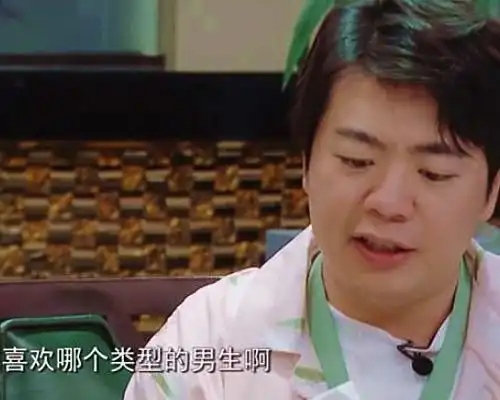  鞠婧祎说自己理想型要高大帅气时,杨迪表情很不同,这是有意见吗