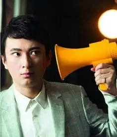 王思聪失信后又有新欢,带妹乘豪车回家,新女友颜值备受争议 王思聪失信后又有新欢,带妹乘豪车回家,新女友颜值备受争议