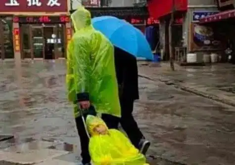 父亲的身影表情包放学