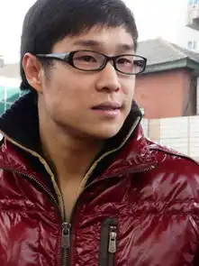  大红人小沈阳生活中也爱搞怪