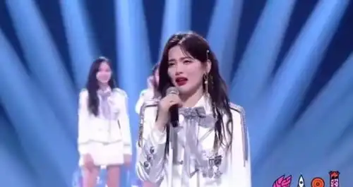  火箭少女告别典礼,杨超越发言好特别,这才是有智慧的女孩