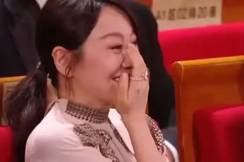  梁朝伟何赛飞得奖瞬间,金鸡奖现场的微表情更像一部电影