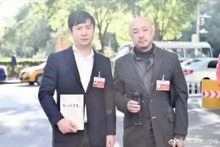  徐峥和沈腾首次合照,表情却愁死个人,网友忍不住想笑