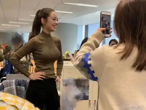  咦她是怀了个假孕吧