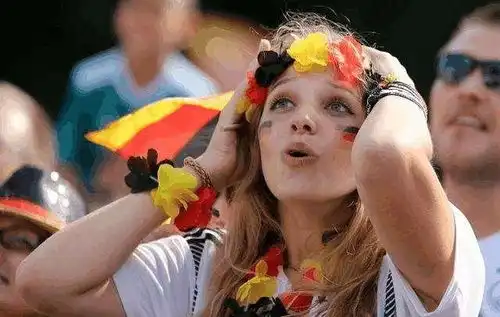 美女的烦恼表情包球迷