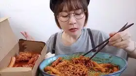  张末冬的奇妙吃播第二集无知鼠辈妄想吃完五包火鸡面不喝水