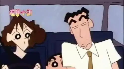  蜡笔小新爸爸跟妈妈这是在干嘛,要用剪刀石头布来解决