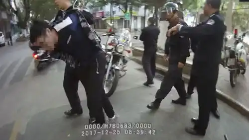 踹人的表情包酒驾