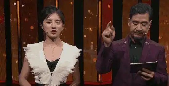  女主持人上节目少穿一件衣服张国立苦撑不敢看,徐峥表情抢镜