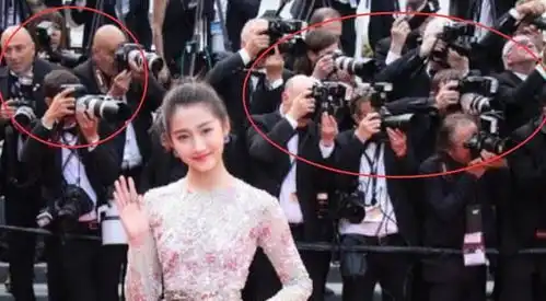  关晓彤总算学会穿衣服了,这个样子才像鹿晗的女朋友