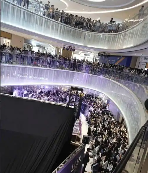  杨幂赴港见女儿曾遭前公公内涵人品,前夫沉迷恋爱久居内地不管娃