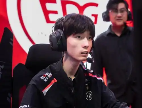  uzi加盟edg为什么这么火,网友给出贴切的举例,如同马云加入京东