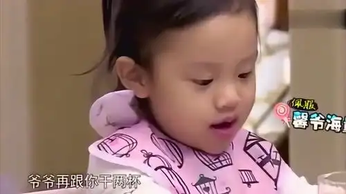  贾乃亮敷面膜表演变脸,甜馨一个表情好阔爱