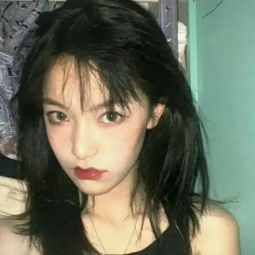  ins雨女无瓜女生头像握不住的沙,不如扬了它