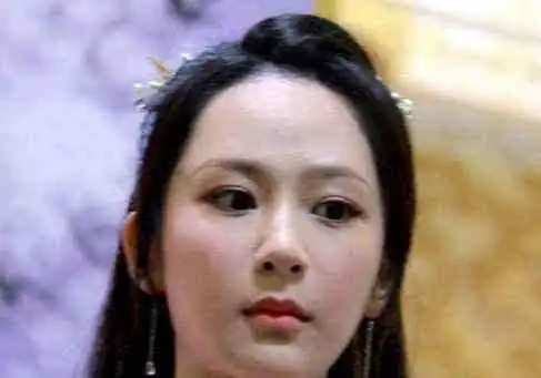  杨紫表情僵硬脸上起皮她回呛说你家这么照脸不变形