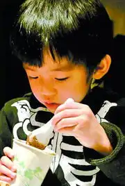  柯震东晒全家福哥哥出镜明星家属都认识谁
