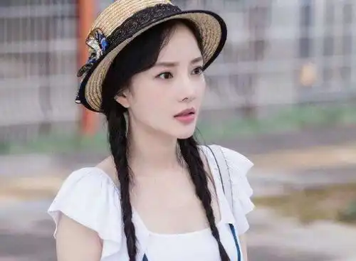  49岁获封双影后,曾陪伴陈道明八年无果,转身嫁给了王菲初恋