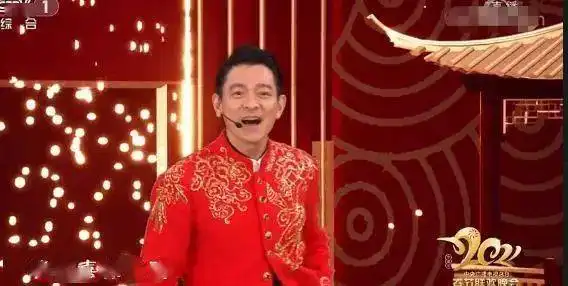  央视春晚十大亮点岳云鹏实力挽救口误,吴京被做成表情包太搞笑初中语文教参昨天