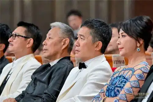 第36届金鸡奖梁朝伟首位三金影帝,全场鼓励最佳女配角黄米依