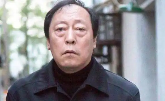  吴京坦言对不起倪大红,拍戏时受伤纹丝不动,大佬的气场让人震撼