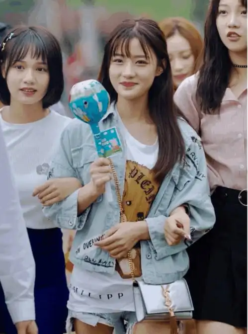 杨超越表情包高清壁纸菊