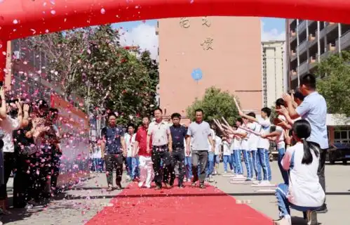 传承红色基因灯塔领航青春2021年揭阳市少先队员离队入团仪式暨14岁集体生日活动在惠来慈云实验中学举行 传承红色基因灯塔领航青春2021年揭阳市少先队员离队入团仪式暨14岁集体生日活动在惠来慈云实验中学举行