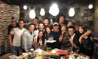  乌鸦近况给莫少聪祝寿,痞气十足不减当年,网友还好没掀桌子