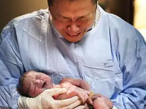  儿子上了大学,夫妻还想拼二胎,护士报喜后老公双腿直哆嗦