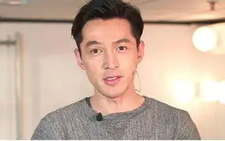  胡歌摔跤摔出表情包,网友终于知道他为何至今单身