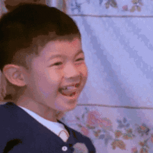  安吉变身地主家的傻儿子行走的表情包东北