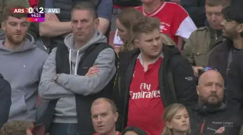  郁闷枪手2球落后维拉,看台阿森纳球迷表情难受