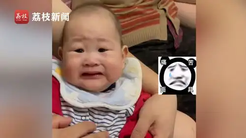  萌化了萌娃吃苹果泥酸成表情包