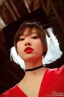  红衣女子究竟是谁李斯羽红裙红唇化身暗黑女神