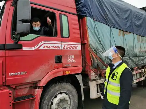  闹大了福州收费站故意刁难司机收费员态度嚣张,表情成亮点