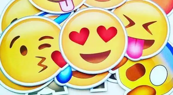  emoji情绪大爆炸终于魔都也被疯狂涌出的emoji表情包占领啦,23333