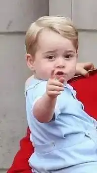  6岁就会表情管理了,家里有个王位要继承到底是啥感受...