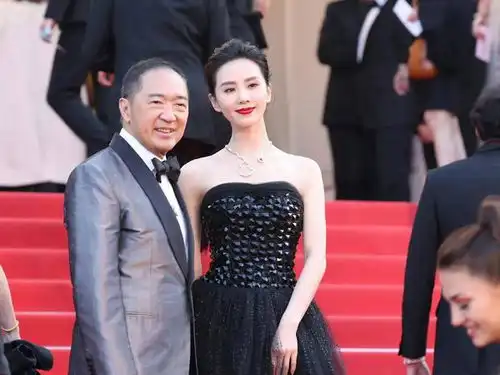  戛纳各国明星状态内娱扎堆打卡,韩娱见光死,好莱坞日常发疯