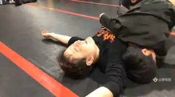  德云色举办摔跤大赛,网友制作脑洞表情包走红网络