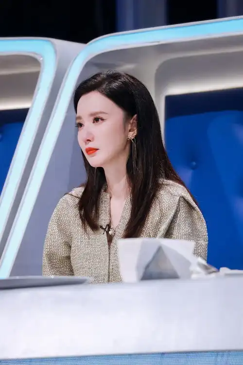  鲜厨100杨超越惊喜加盟品鲜团重口少女频频惊现呆萌表情包