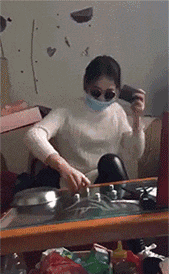  搞笑gif段子二哈,你也太会装了吧,这表情也是无敌了