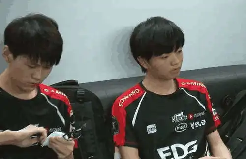  edg下路恩断义绝生死局meiko大招不给ad,赛后iboy表情扎心