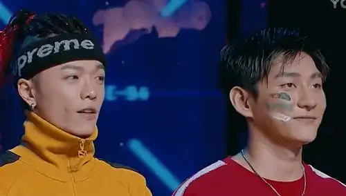  zaki和韩宇,给你们看两块小甜饼干有动图流量...