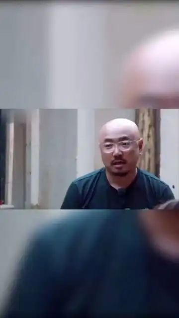 徐峥讲笑话,表情一本正经,实则内心戏十足