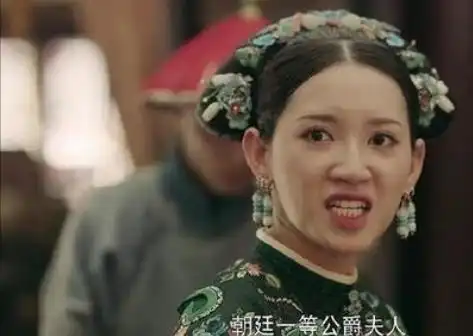  黑化后的女明星张嘉倪自带气场,赵丽颖妆太浓,后三位胜在眼神