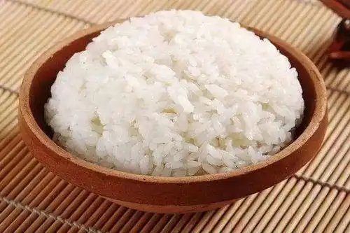  蒸米饭时,不要只是加水了,加一点它,蒸出的米饭香糯可口