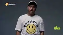  非常内涵的微笑表情,你绝对不会想到,在时尚圈掀起了多大的浪潮