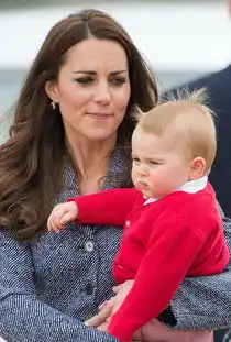 妹妹受洗仪式再次抢镜乔治小王子最萌表情包集合 妹妹受洗仪式再次抢镜乔治小王子最萌表情包集合